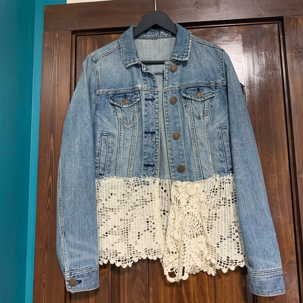 (SOLD) Women’s small boho denim jacket. Custom altered with cream lace trim.